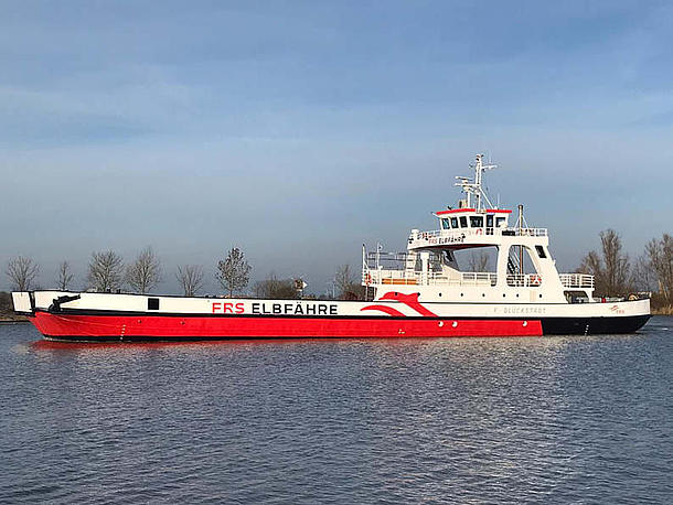 Die "Glückstadt" auf der Elbe.