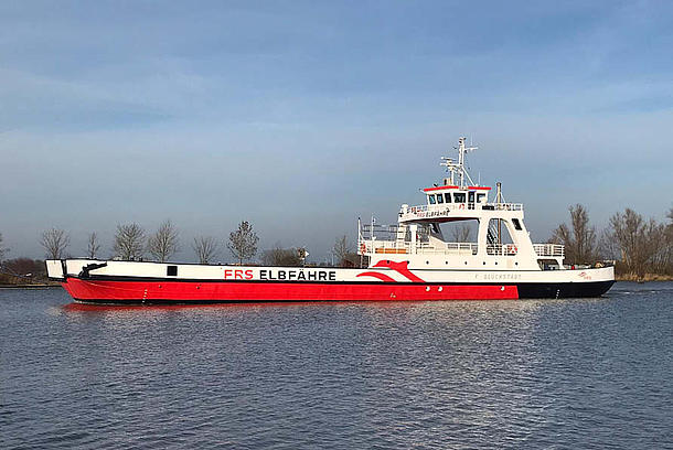 Die "Glückstadt" auf der Elbe.