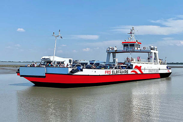 FRS Elbfähre's ferry "Ernst Sturm" with new coloring 