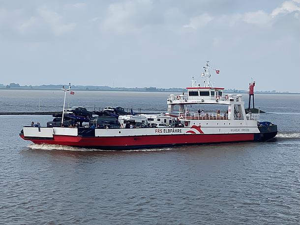 Die "Wilhelm Kroos" auf der Elbe.