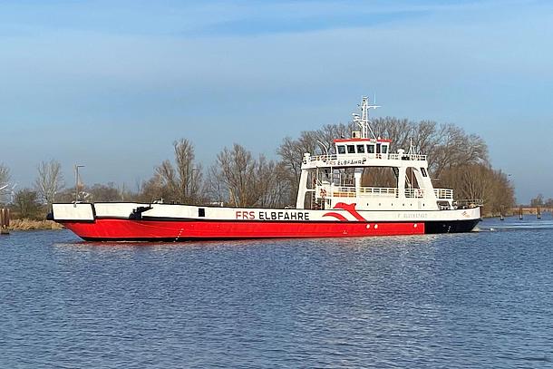 One of the FRS Elbfähre's ferries with red coloring 